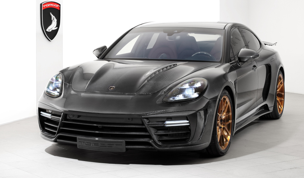 Черный автомобиль  Porsche Panamera Stingray GTR Carbon, 2018