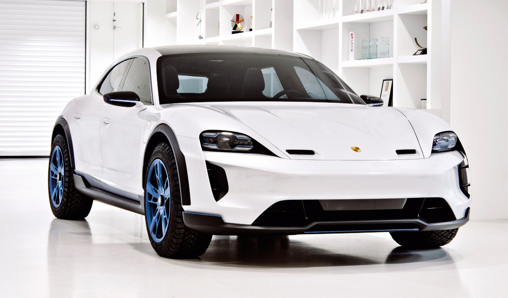 Белый автомобиль Porsche Mission E Cross Turismo, 2018,