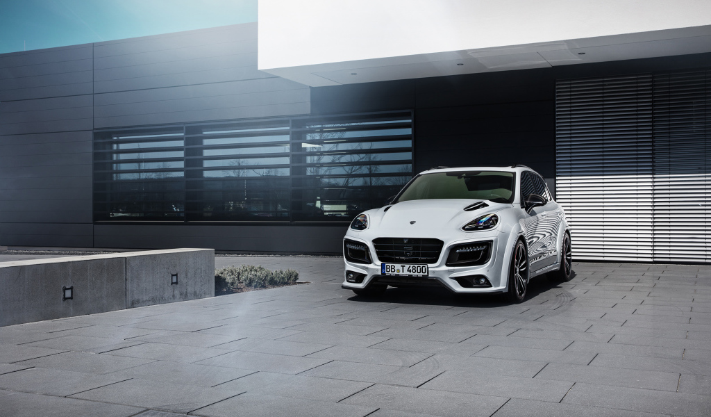 Белый автомобиль Porsche techart magnum sport 30 years