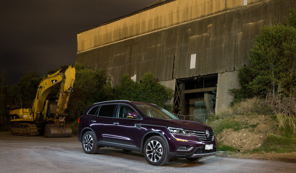 Фиолетовый внедорожник Renault Koleos