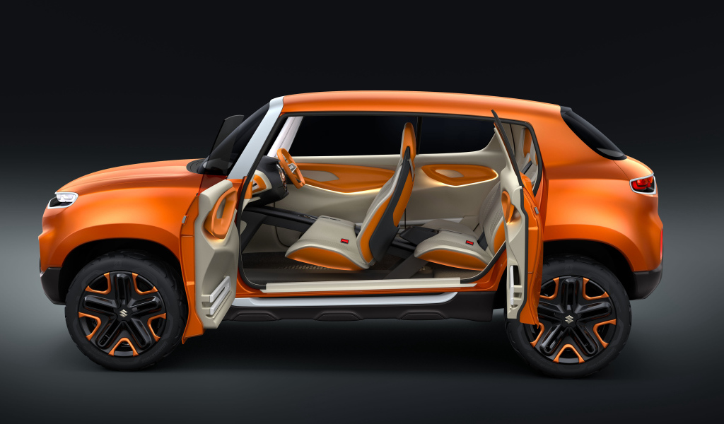 Оранжевый автомобиль Suzuki Concept Future S, 2018 с открытыми дверями