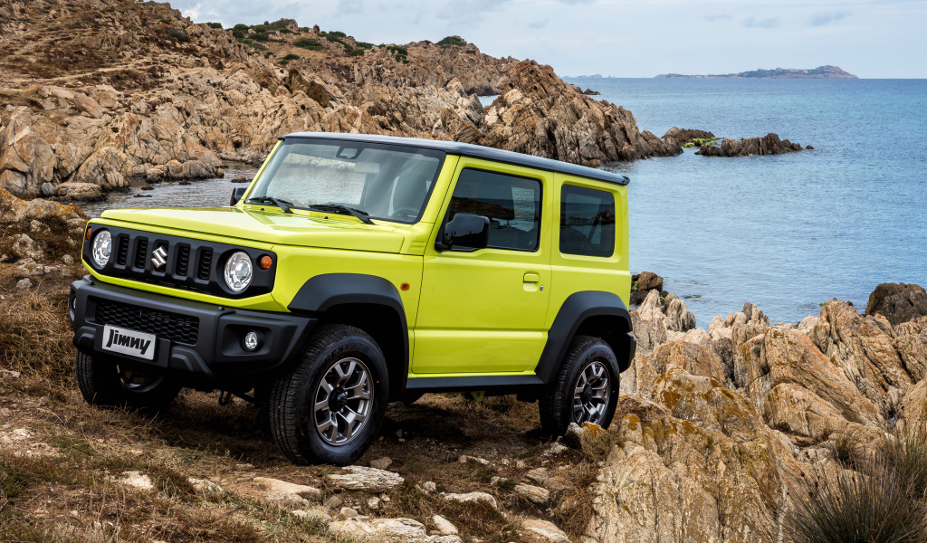 Желтый внедорожник Suzuki Jimny AllGrip 2018 года