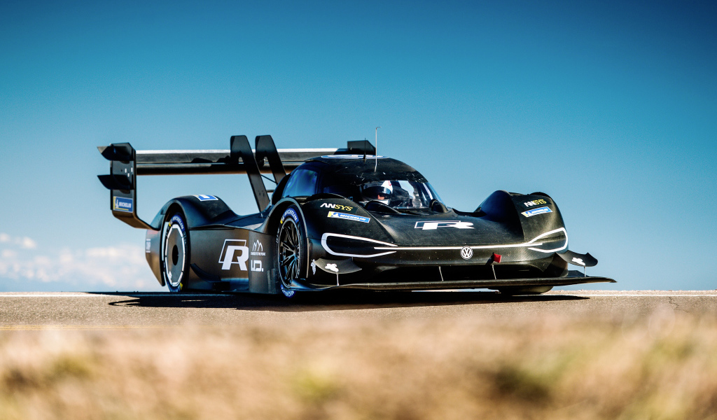Черный гоночный автомобиль Volkswagen ID R Pikes Peak, 2018