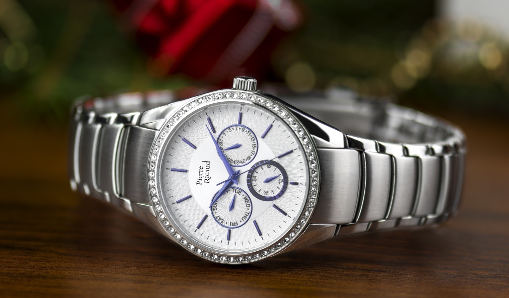 Красивые наручные часы Pierre Ricaud
