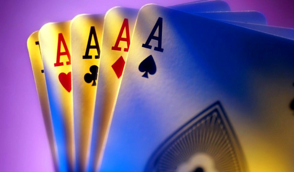 Четыре карточных туза крупным планом