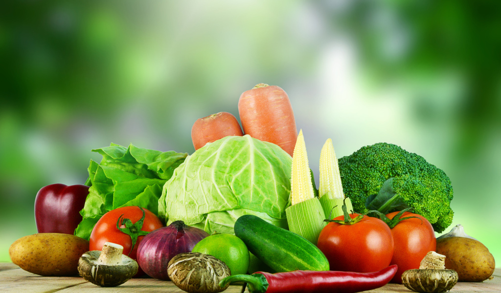 Свежие овощи на столе