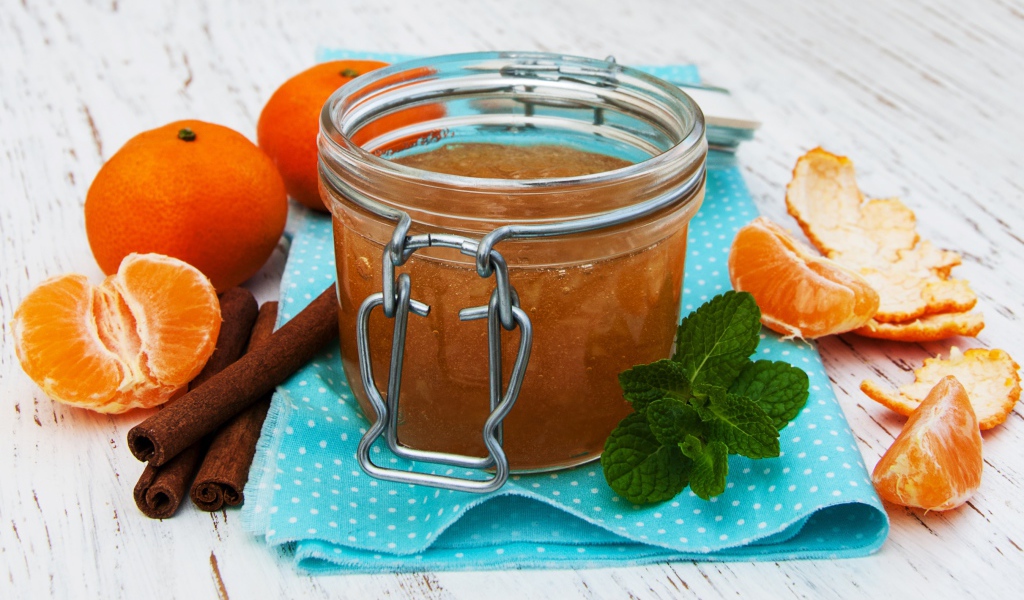 Апельсиновый джем с корицей на салфетке