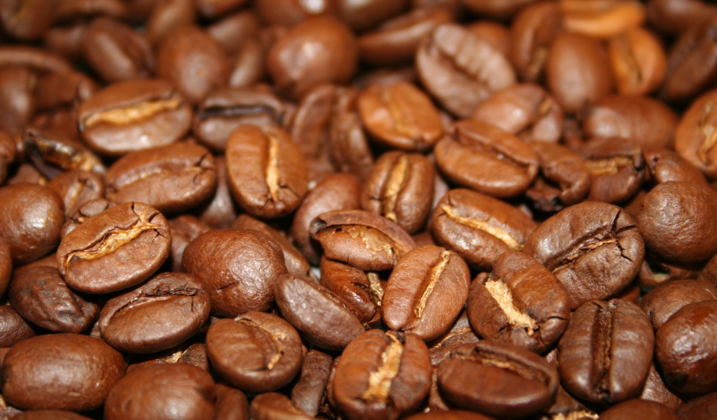Жареные кофейные зерна крупным планом