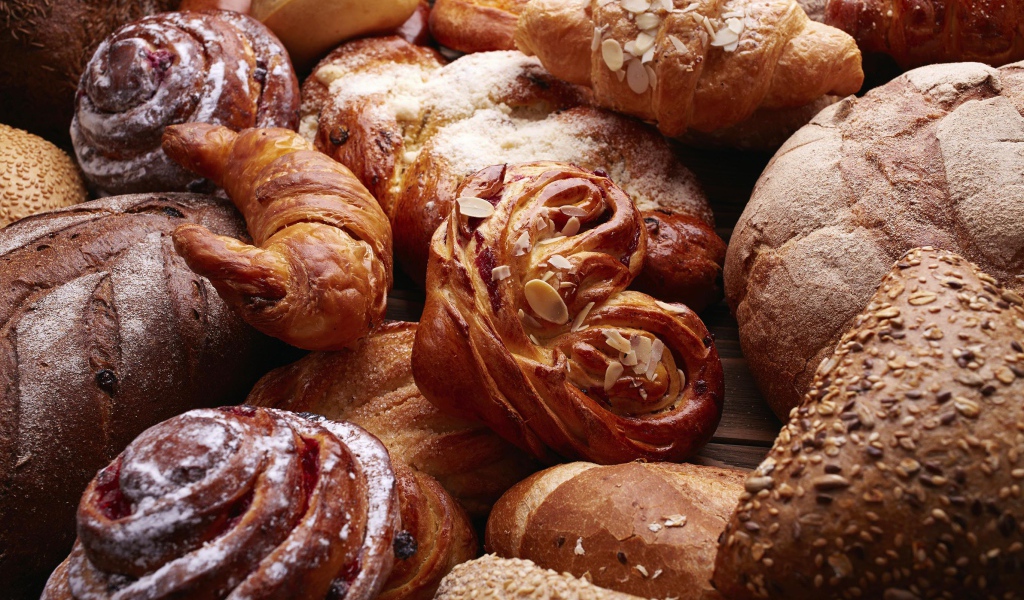 Свежая аппетитная выпечка крупным планом