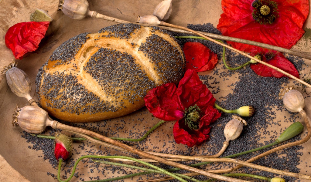 Свежий хлеб с маком 