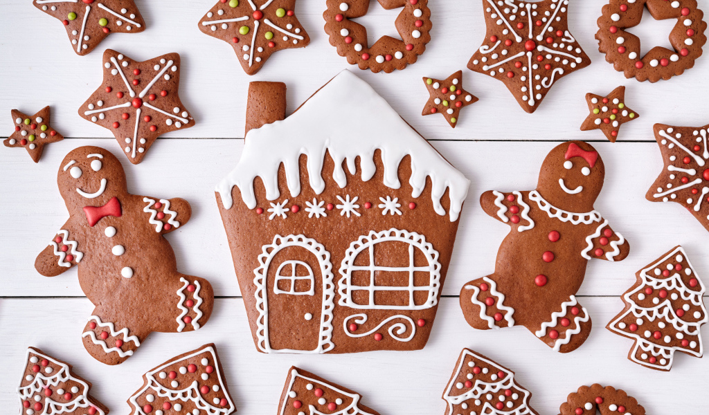 Аппетитное фигурное имбирное печенье с глазурью 