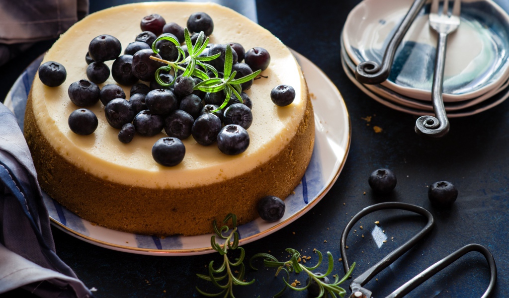 Аппетитный пирог с ягодами черники