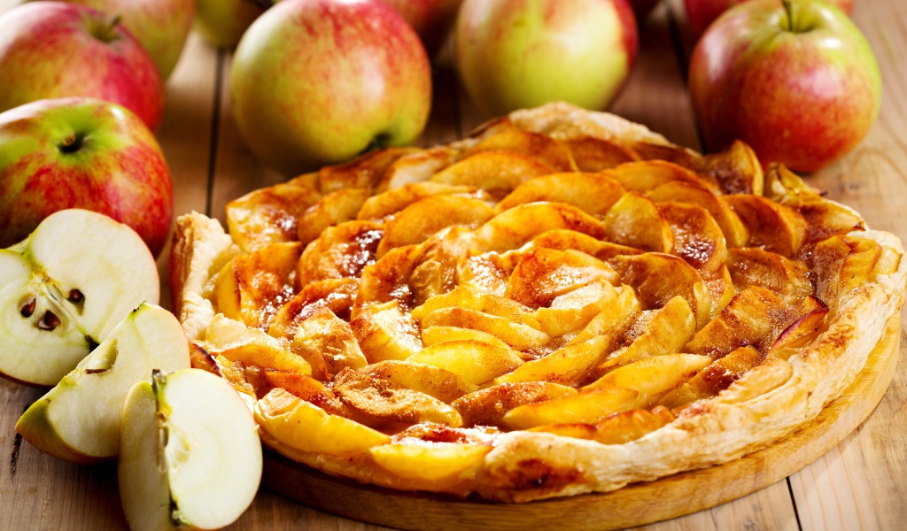 Аппетитный сладкий пирог с яблоками