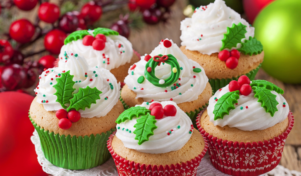 Красивые рождественские кексы с кремом