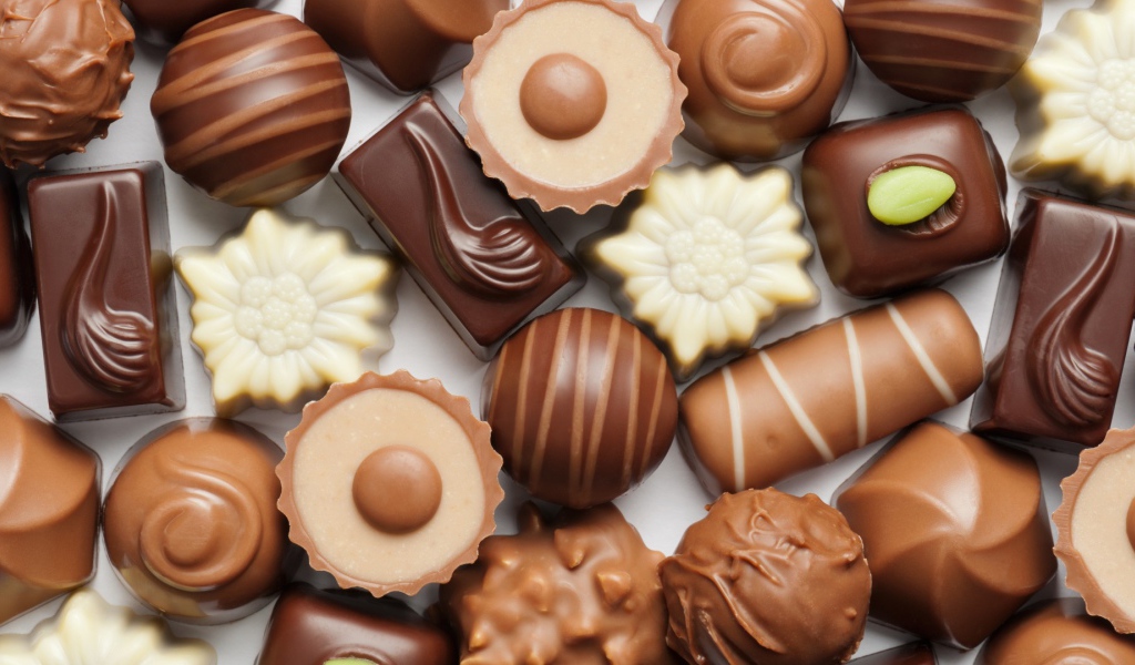 Шоколадные конфеты ассорти крупным планом 