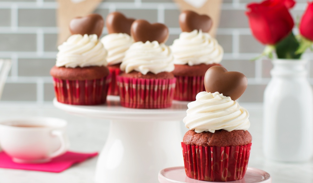 Кекс со сливками и шоколадным сердечком