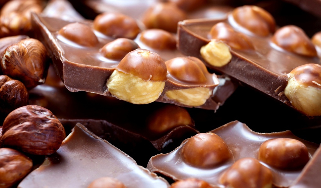 Вкусный молочный шоколад с фундуком 