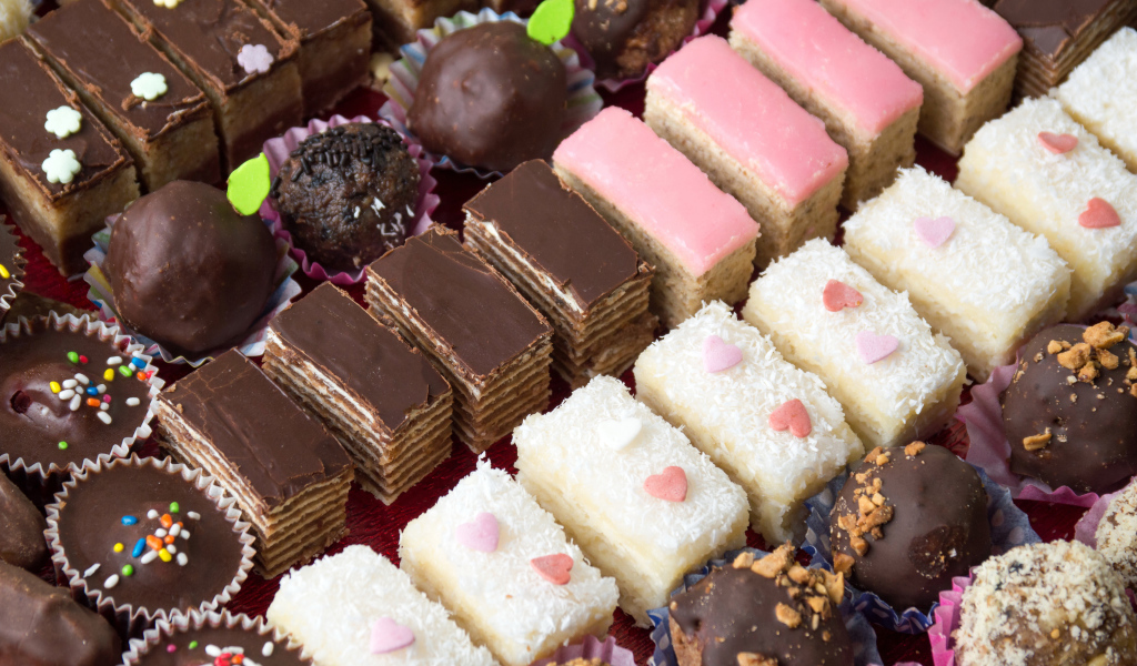 Разные шоколадные конфеты крупным планом