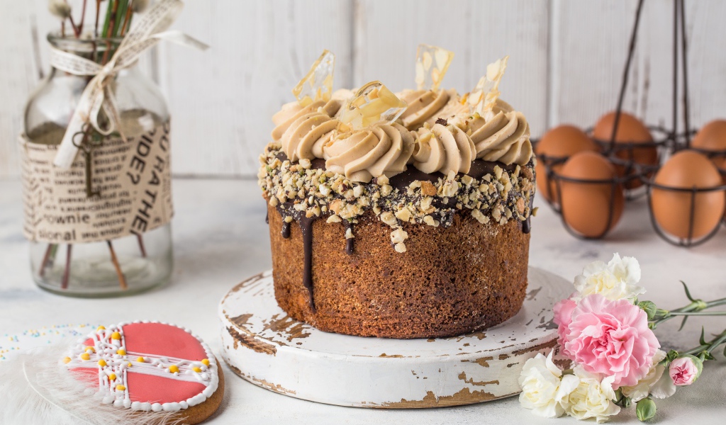 Пасхальный кулич с кремом и шоколадом 