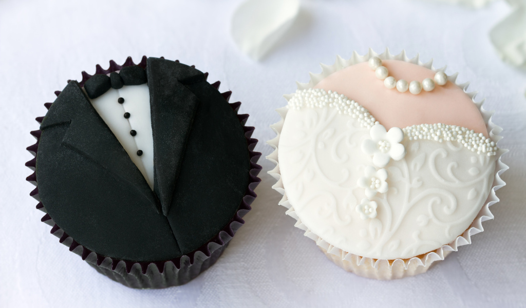 Праздничные кексы для жениха и невесты