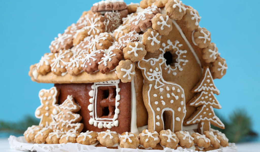 Праздничный домик из имбирного печенья