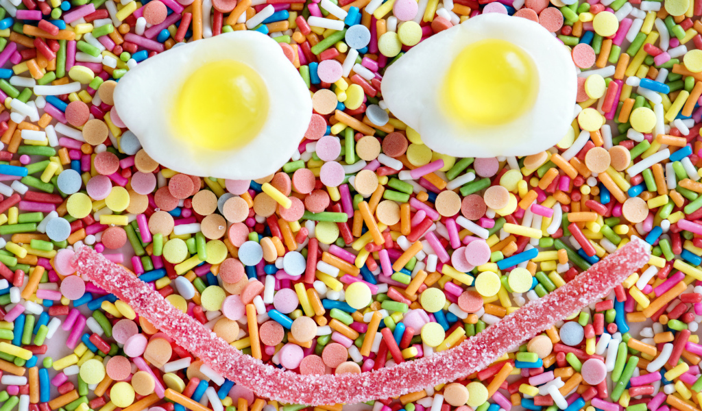 Сладкая улыбка из конфет 