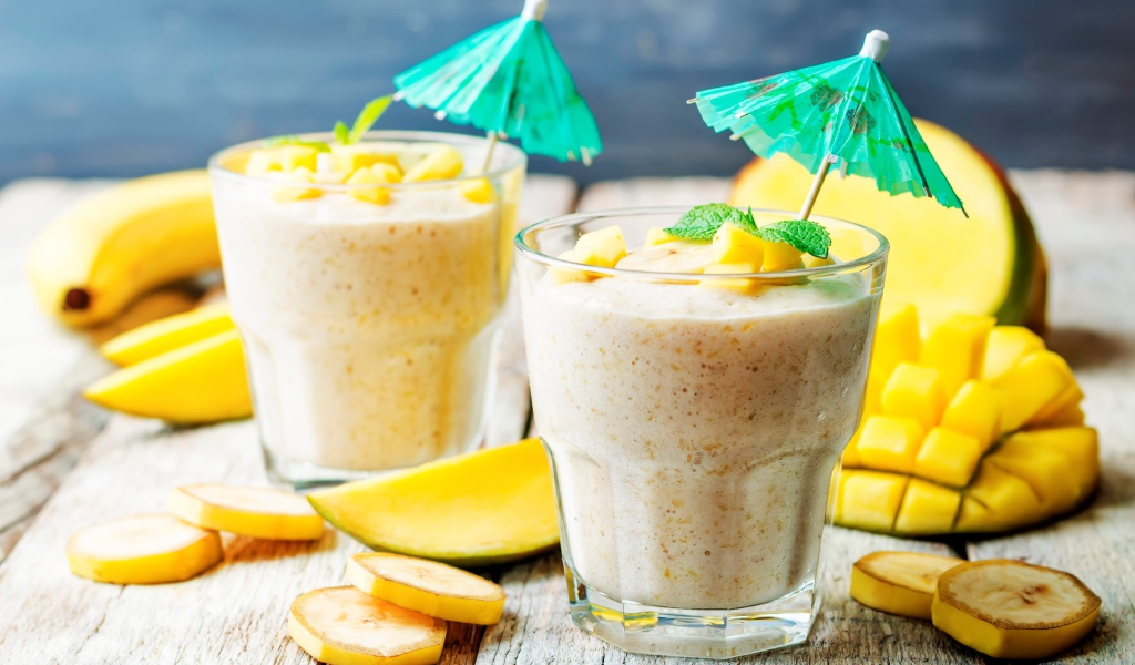 Молочный коктейль с авокадо и бананами