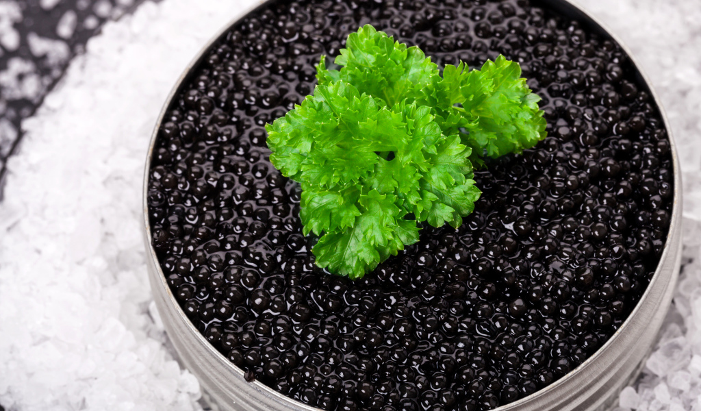 Банка черной икры с листиком петрушки