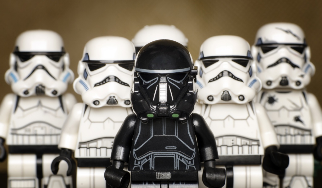 Маленькие фигурки штурмовиков из Звездных войн