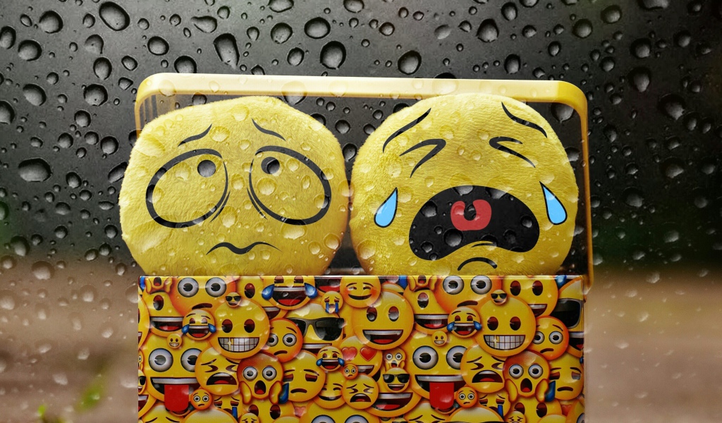 Желтые грустные смайлики в шкатулке 