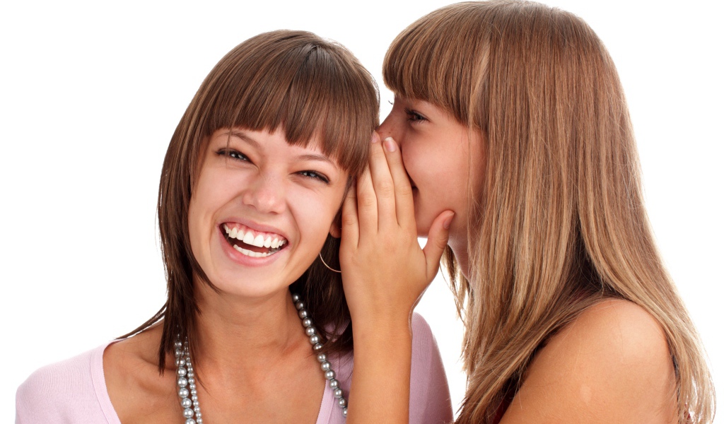 Две веселые подруги рассказывают секреты