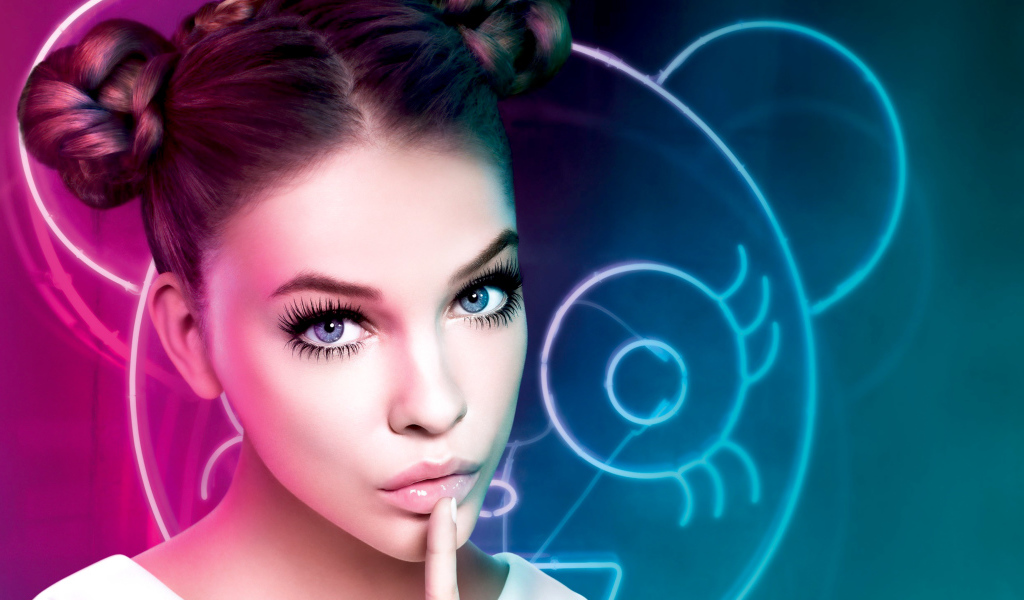 Красивая голубоглазая модель Барбара Палвин