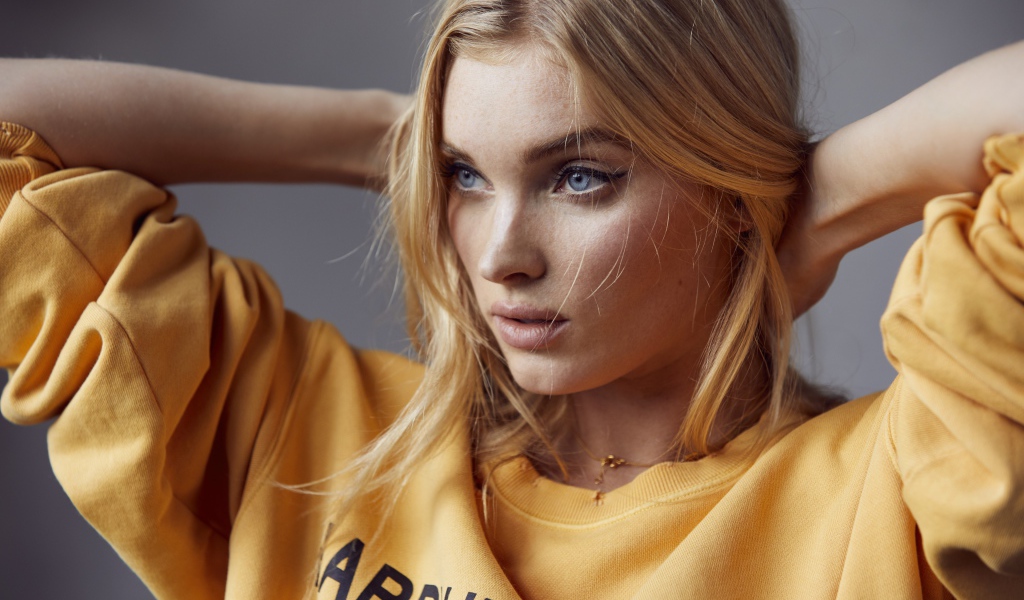 Молодая шведская модель Эльза Хоск