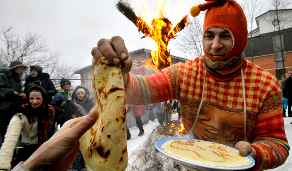 Праздничные гулянья с блинами на праздник  Масленица