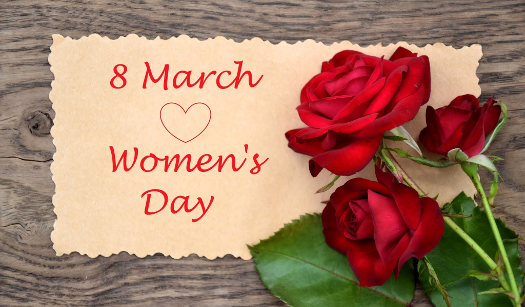 Три красных розы на Международный женский день 8 марта