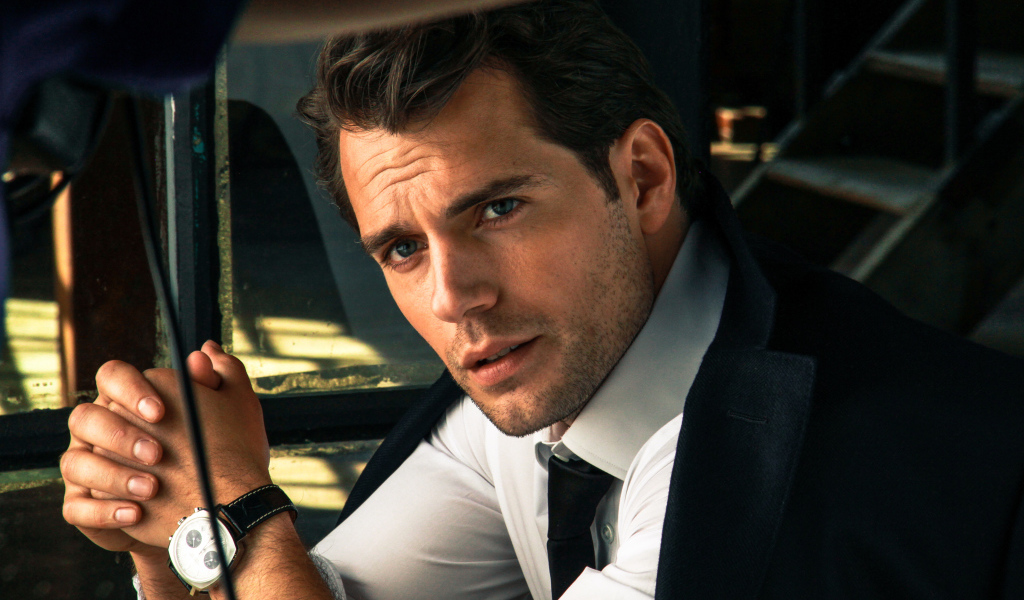 Красивый английский актер Генри Кавилл