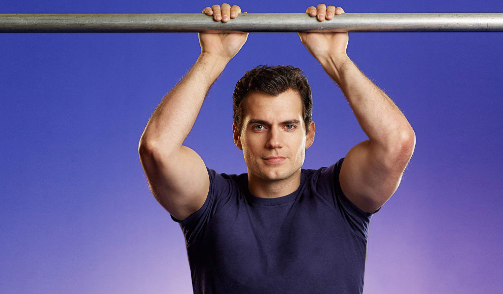 Красивый спортивный актер Генри Кавилл