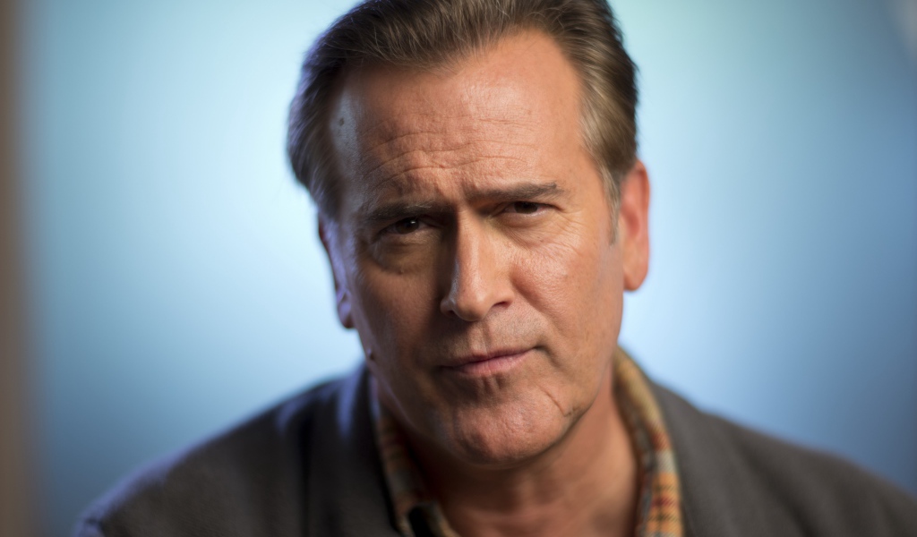 Кареглазый мужчина актер Брюс Кэмпбелл