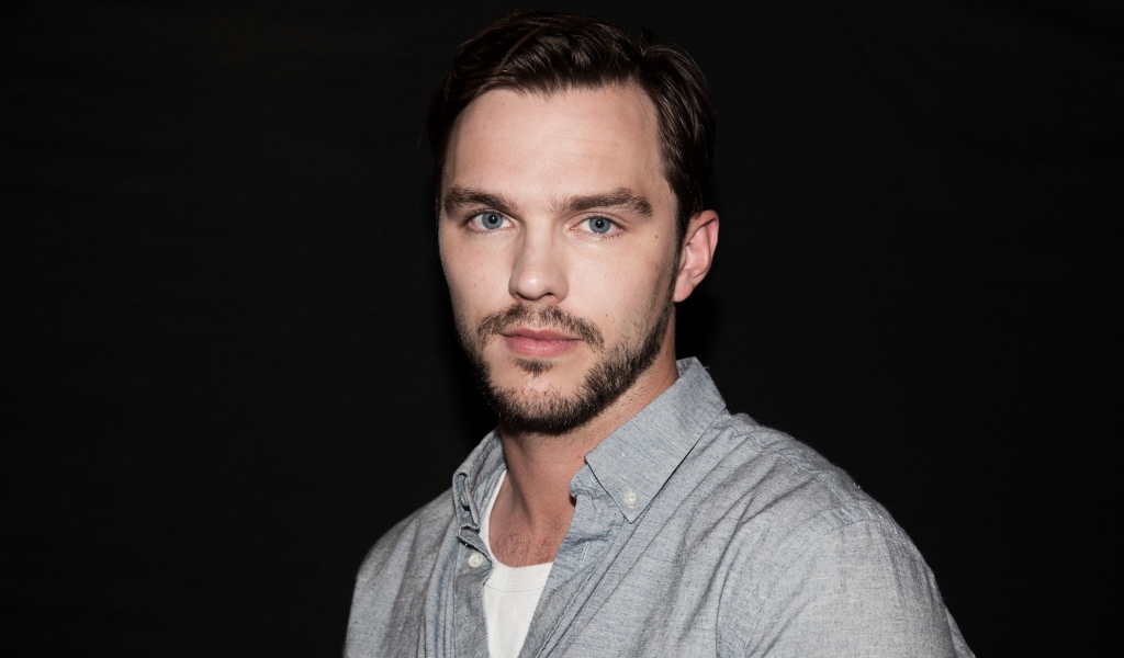 Красивый голубоглазый парень, актер Николас Холт