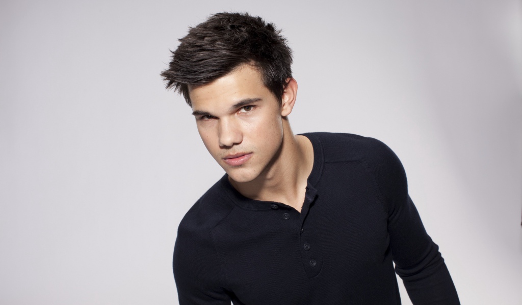 Красивый парень популярный актер Тэйлор Лотнер