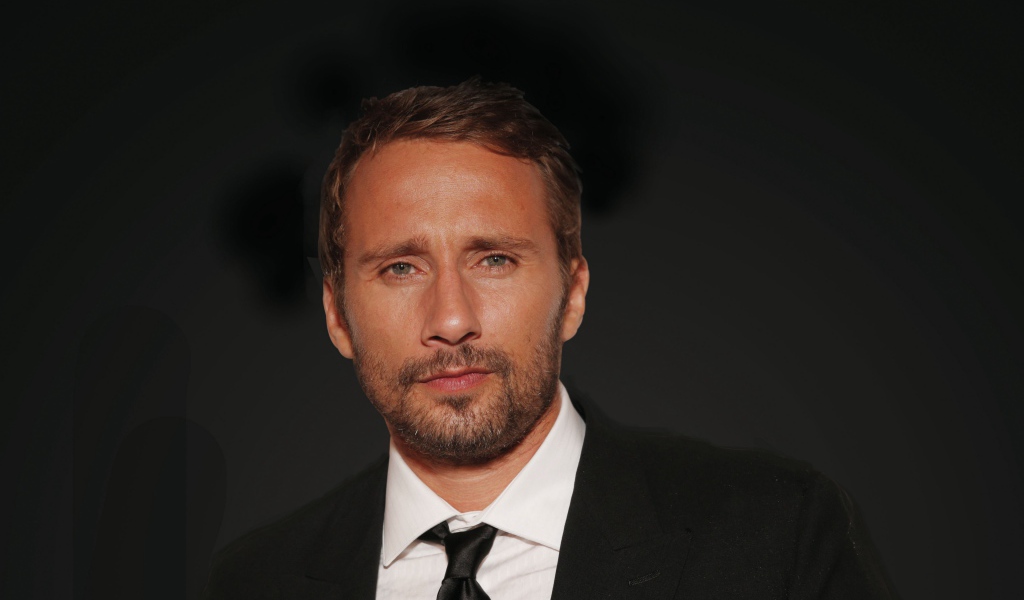 Красивый популярный актер Маттиас Шонартс