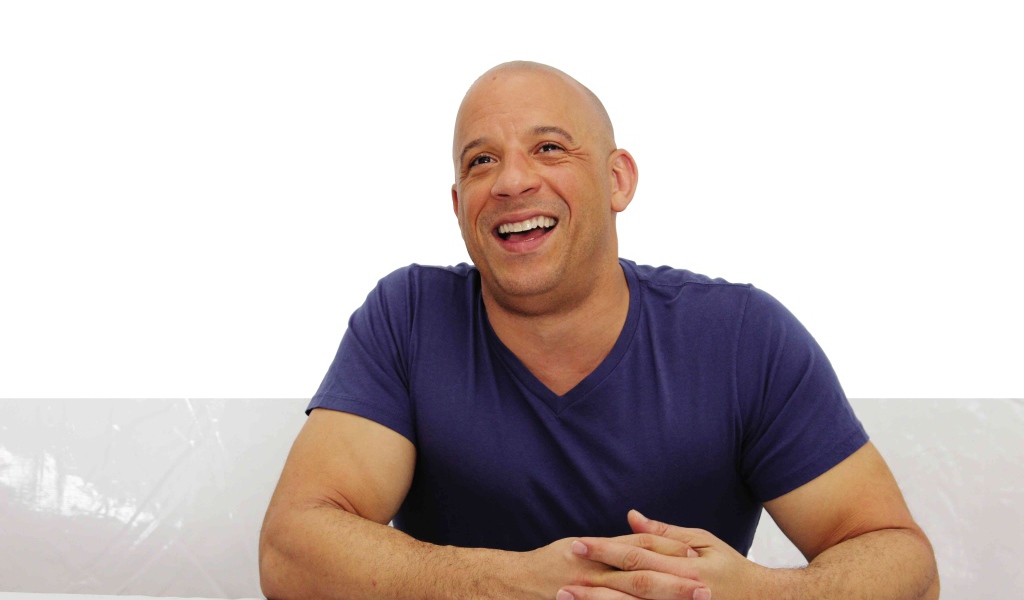 Улыбающийся популярный актер Вин Дизель