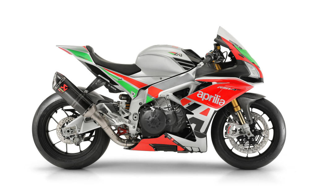 Мотоцикл Aprilia RSV4, 2018 на белом фоне