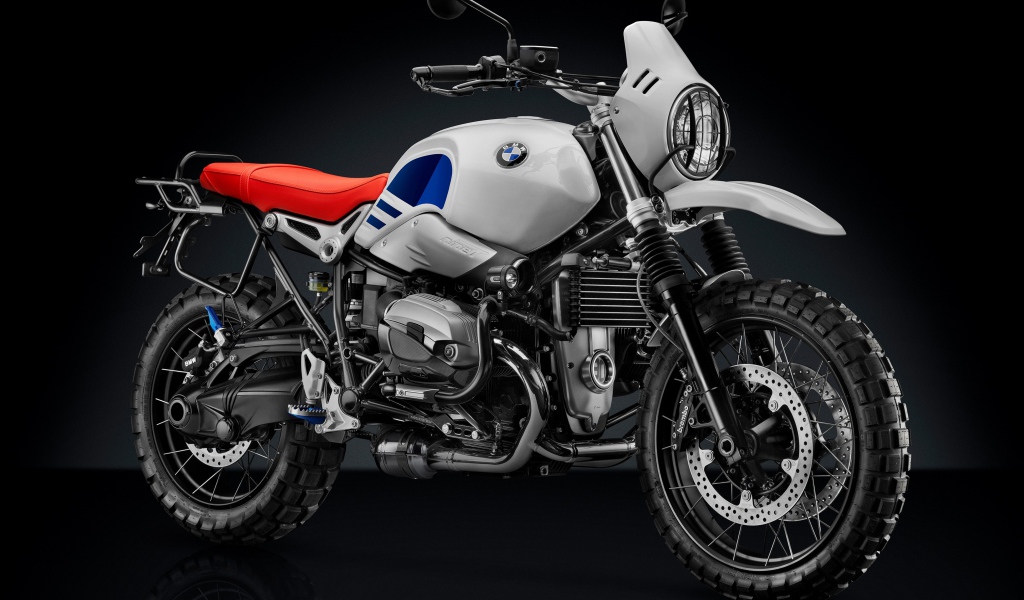 Мотоцикл BMW R nineT Urban GS, 2018 на черном фоне