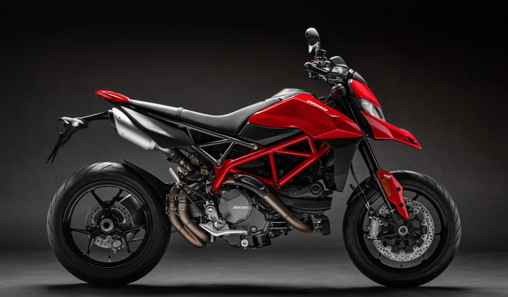 Мотоцикл  Ducati Hypermotard 950, 2019 года на сером фоне