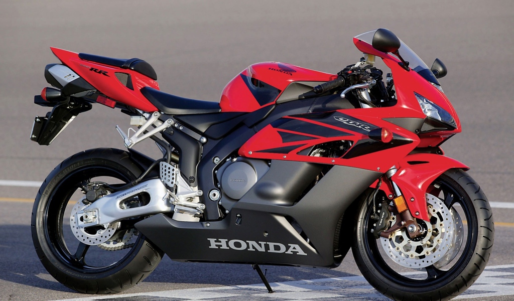 Красный мотоцикл Honda CBR1000RR