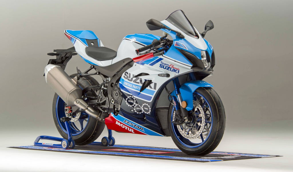 Мотоцикл Suzuki GSX-R1000R, 2018 на сером фоне