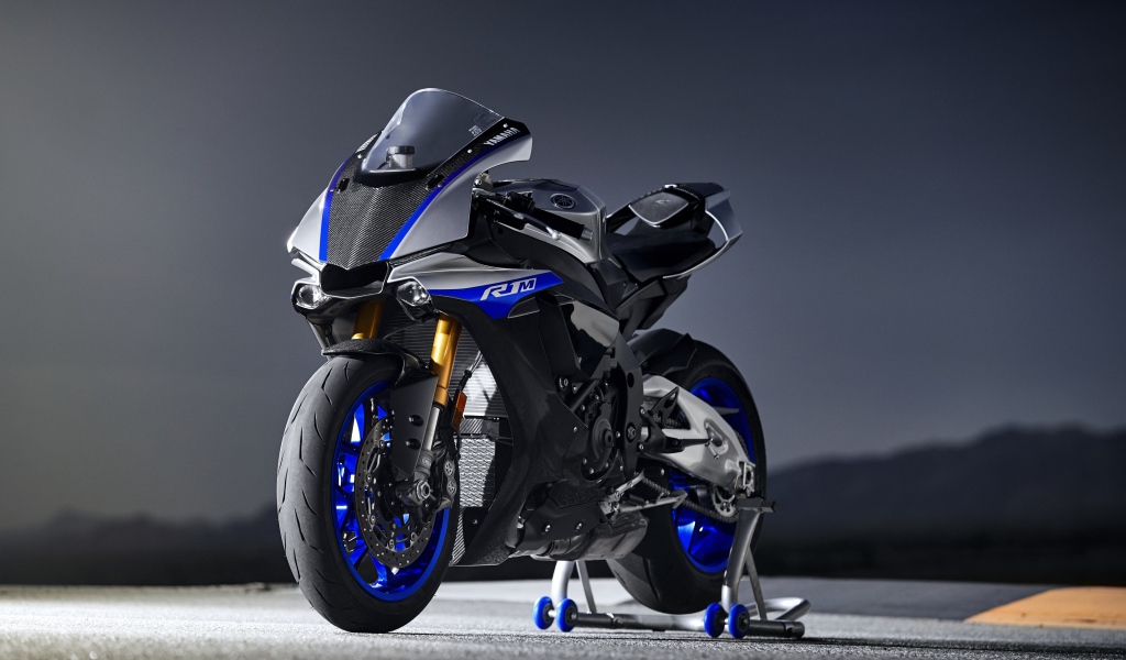 Стильный новый мотоцикл Yamaha YZF-R1M, 2018 года