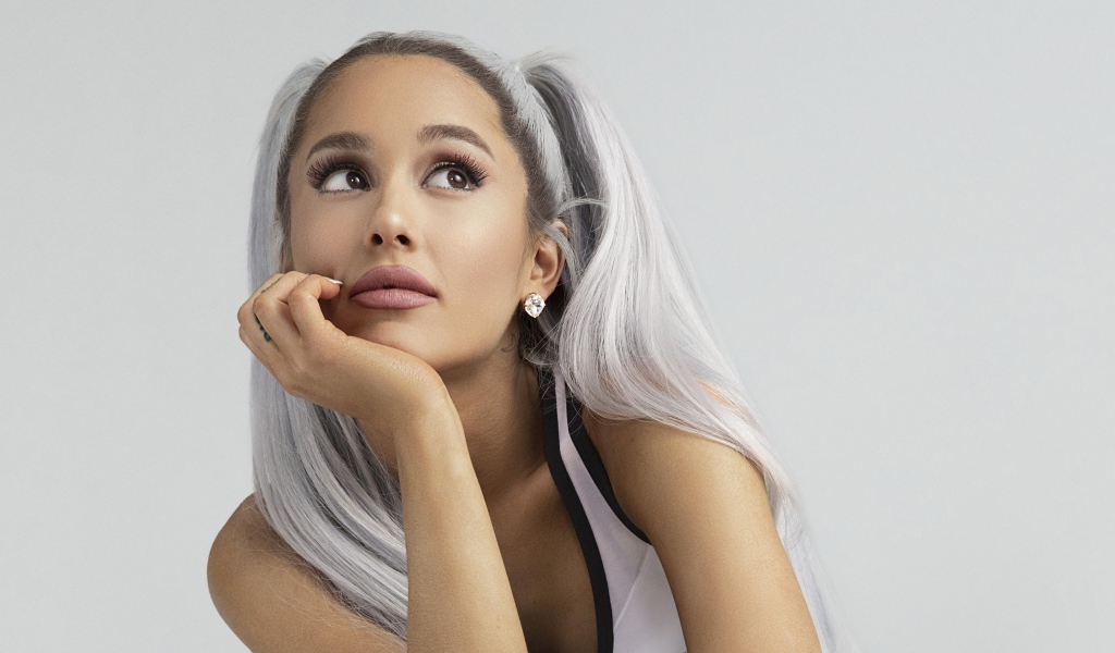 Молодая исполнительница Ариана Гранде задумалась 