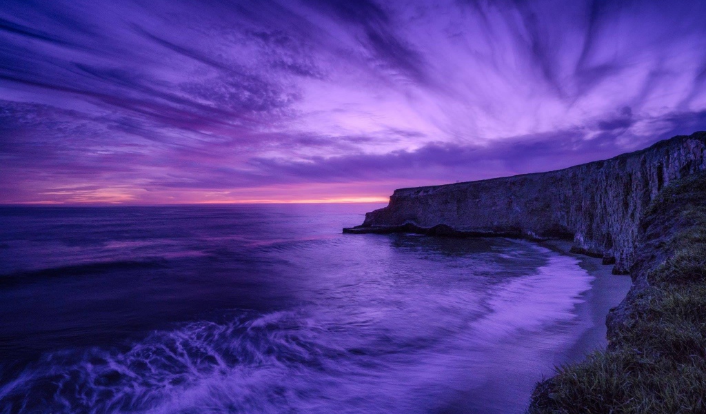 Сиреневый закат над морем